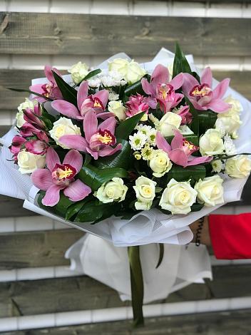 Букет цветов из: Розы и Хризантемы в Осеченки
