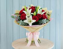 Букет цветов из:  Лилии и Розы в Осеченки