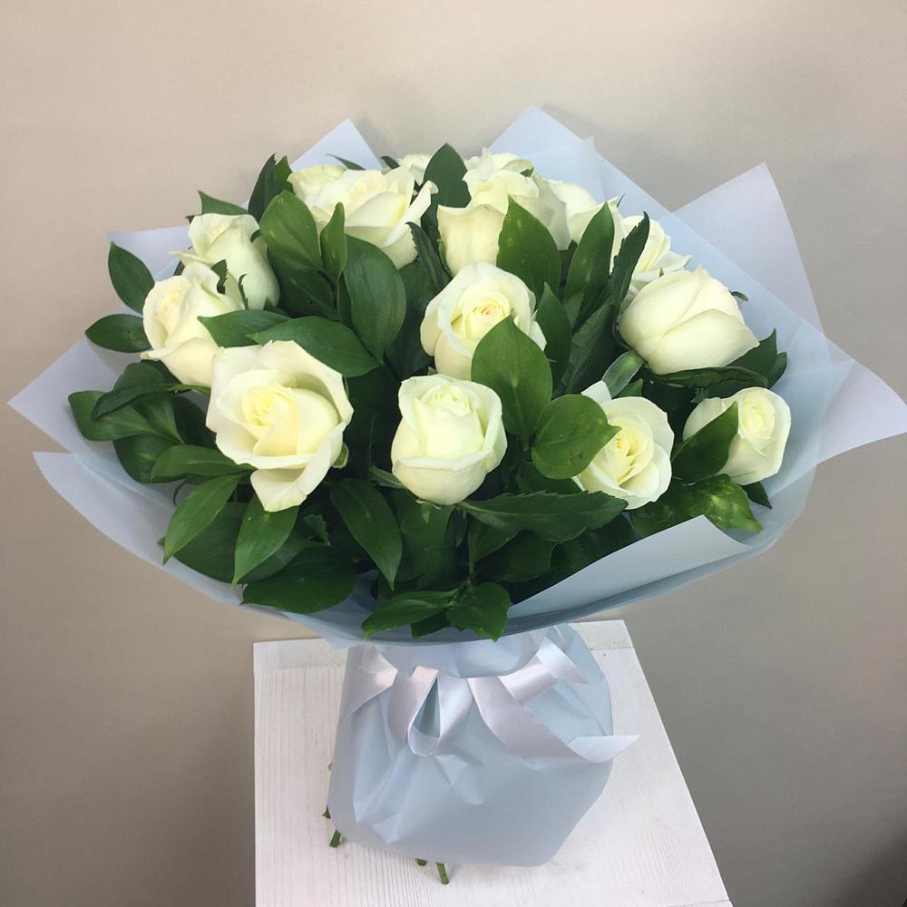 Букет 15 Белых роз Проуд в Осеченки
