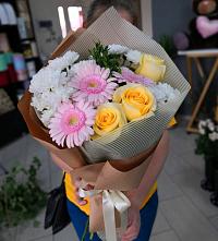 Букет цветов из:  Герберы, Розы и Хризантемы в Осеченки