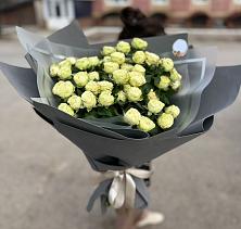 Букет Белые кустовые розы Солинеро в Осеченки