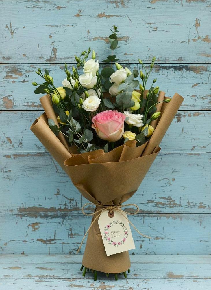 Букет цветов из: Розы и Лизиантусы в Осеченки