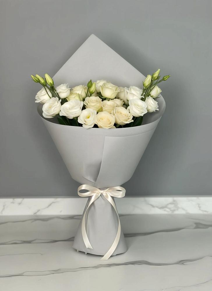 Букет цветов из: Розы и Лизиантусы в Осеченки