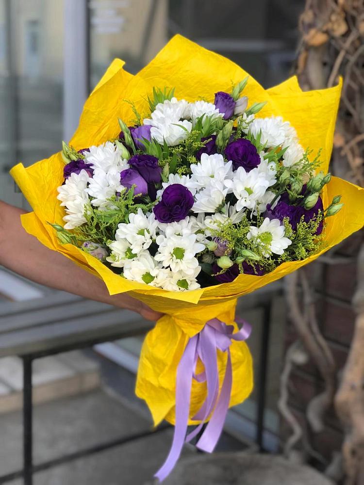 Букет цветов из: Ирисы, Хризантемы и Ромашки в Осеченки