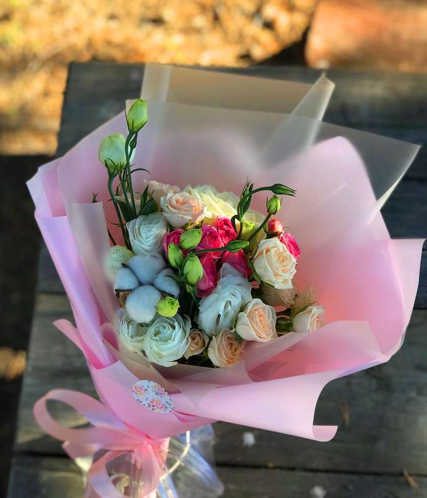 Букет цветов из: Розы и Лизиантусы в Осеченки