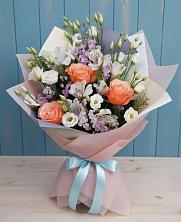 Букет цветов из:  Лизиантусы, Розы, Альстромерии и Гипсофила в Осеченки