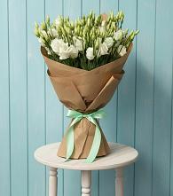 Букет цветов из:  Лизиантусы в Осеченки