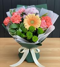 Букет цветов из:  Гвоздики, Розы, Герберы и Хризантемы в Осеченки