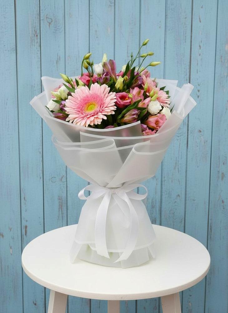 Букет цветов из: Герберы, Альстромерии и Лизиантусы в Осеченки