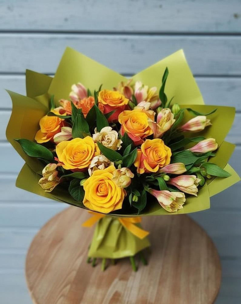 Букет цветов из: Альстромерии и Розы в Осеченки