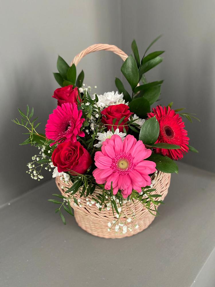 Цветочная композиция из Розы, Хризантемы и Герберы в корзине в Осеченки