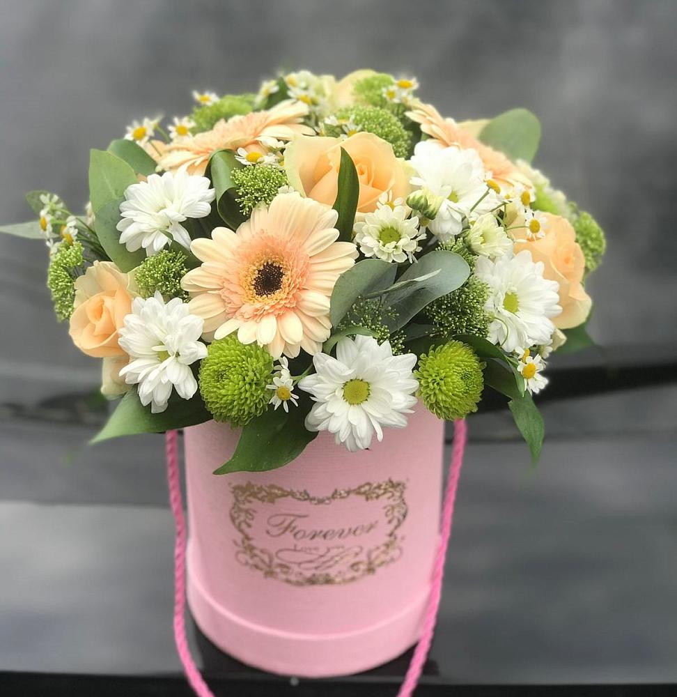 Цветочная композиция из Розы, Герберы и Хризантемы в шляпной коробке в Осеченки