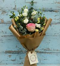 Букет цветов из:  Розы и Лизиантусы в Осеченки