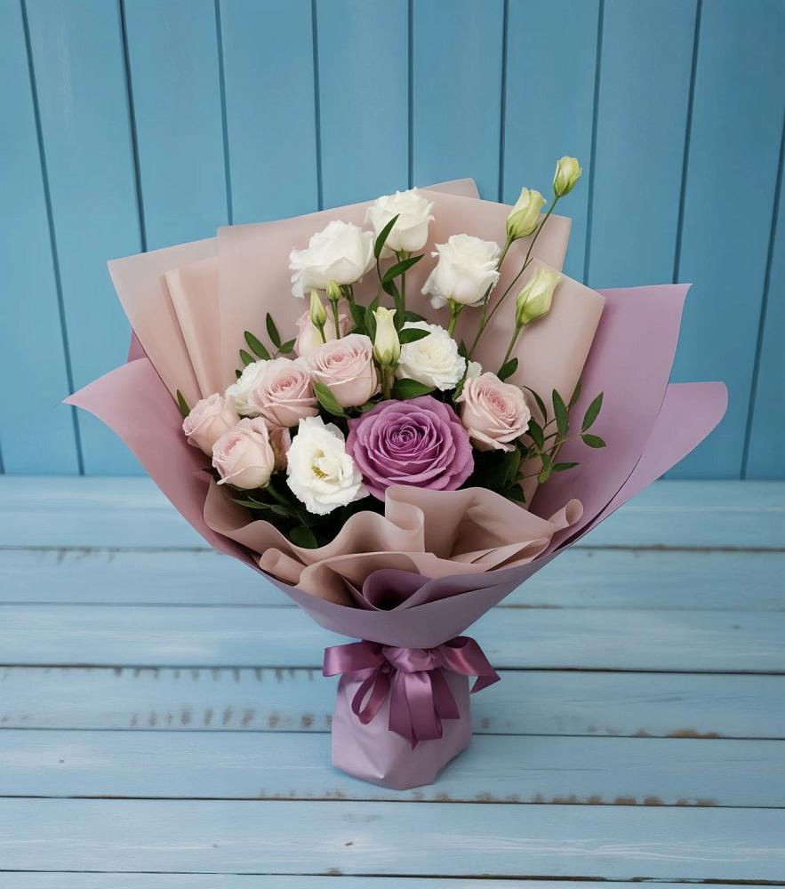 Букет цветов из: Розы и Лизиантусы в Осеченки